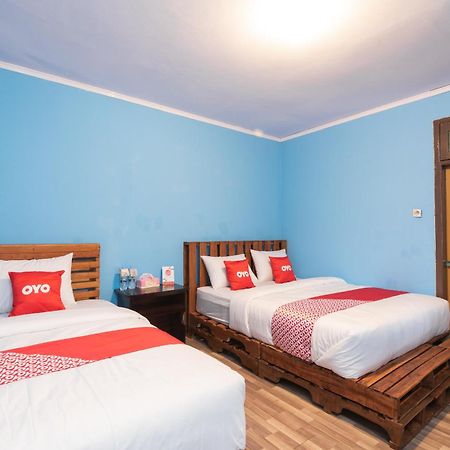 Oyo 1852 Intan Bromo Homestay Pasuruan Εξωτερικό φωτογραφία