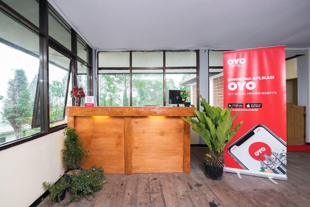 Oyo 1852 Intan Bromo Homestay Pasuruan Εξωτερικό φωτογραφία