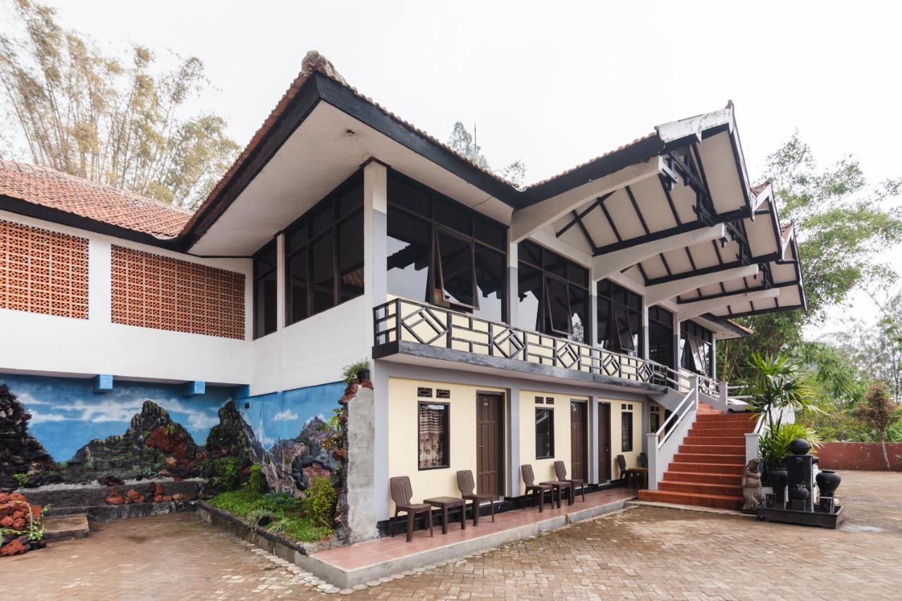 Oyo 1852 Intan Bromo Homestay Pasuruan Εξωτερικό φωτογραφία