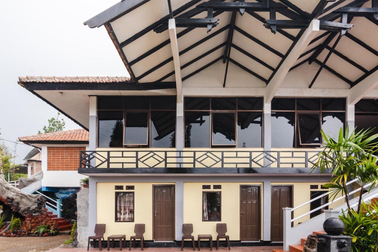 Oyo 1852 Intan Bromo Homestay Pasuruan Εξωτερικό φωτογραφία