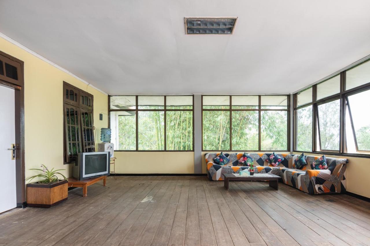 Oyo 1852 Intan Bromo Homestay Pasuruan Εξωτερικό φωτογραφία
