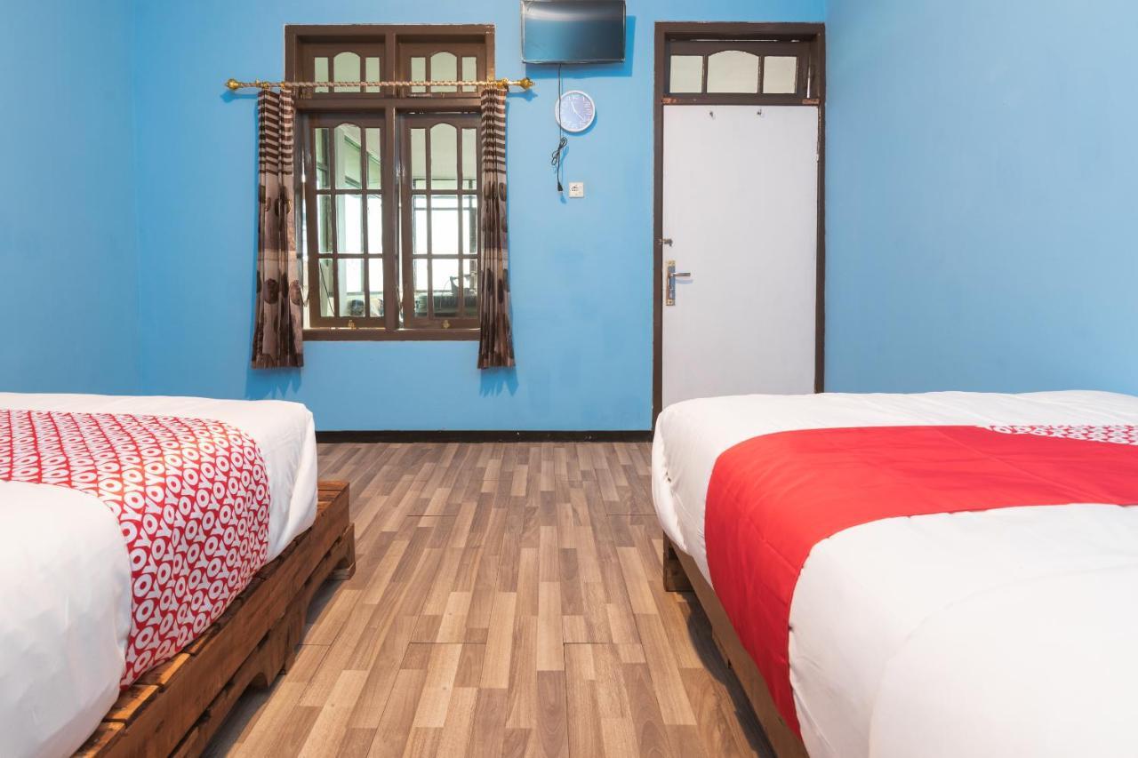 Oyo 1852 Intan Bromo Homestay Pasuruan Εξωτερικό φωτογραφία