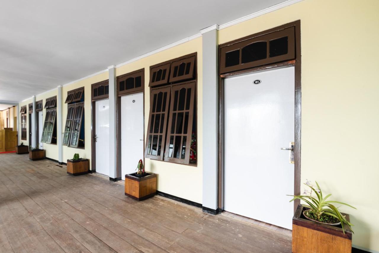 Oyo 1852 Intan Bromo Homestay Pasuruan Εξωτερικό φωτογραφία