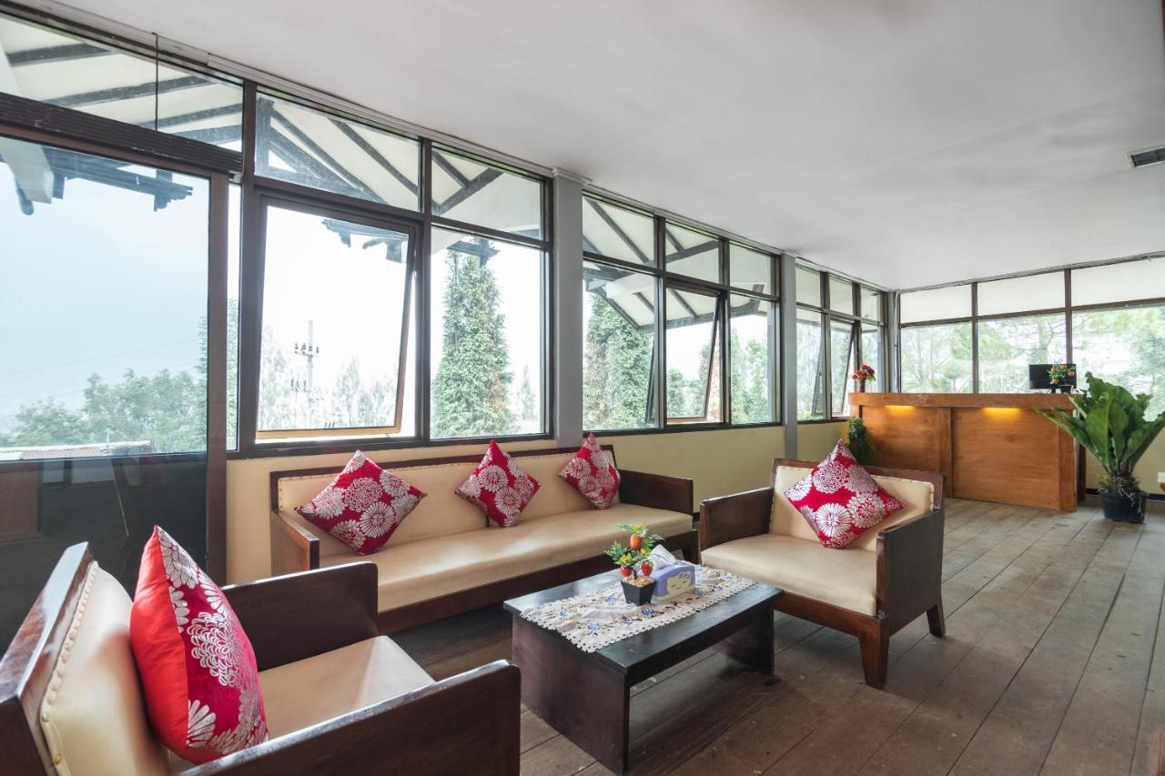 Oyo 1852 Intan Bromo Homestay Pasuruan Εξωτερικό φωτογραφία